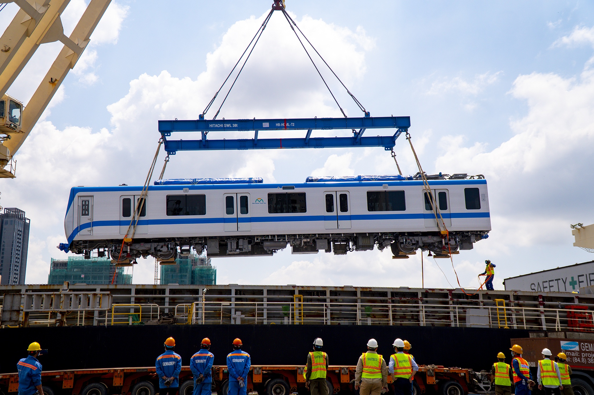 Canh ha cau 6 toa tau metro so 1 tai TP.HCM hinh anh