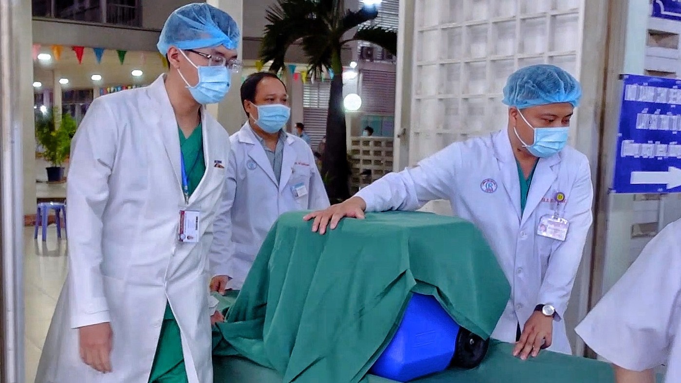 Hanh trinh vuot 81 km dua qua tim ve TP.HCM de cuu nguoi hinh anh