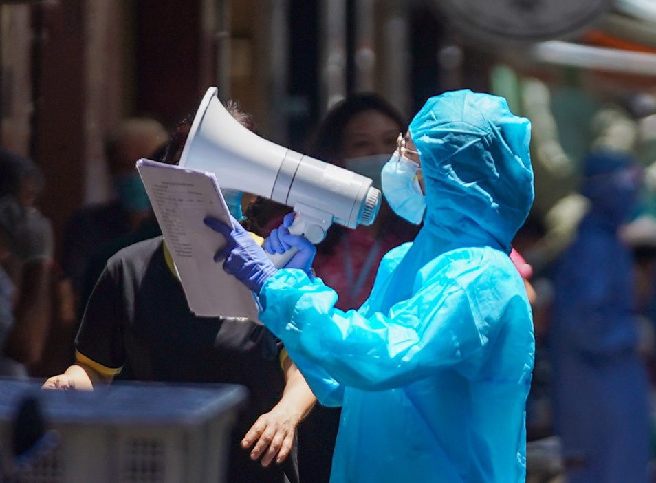 Phat loa tim nguoi lien quan ca nghi nhiem nCoV o quan 3 hinh anh