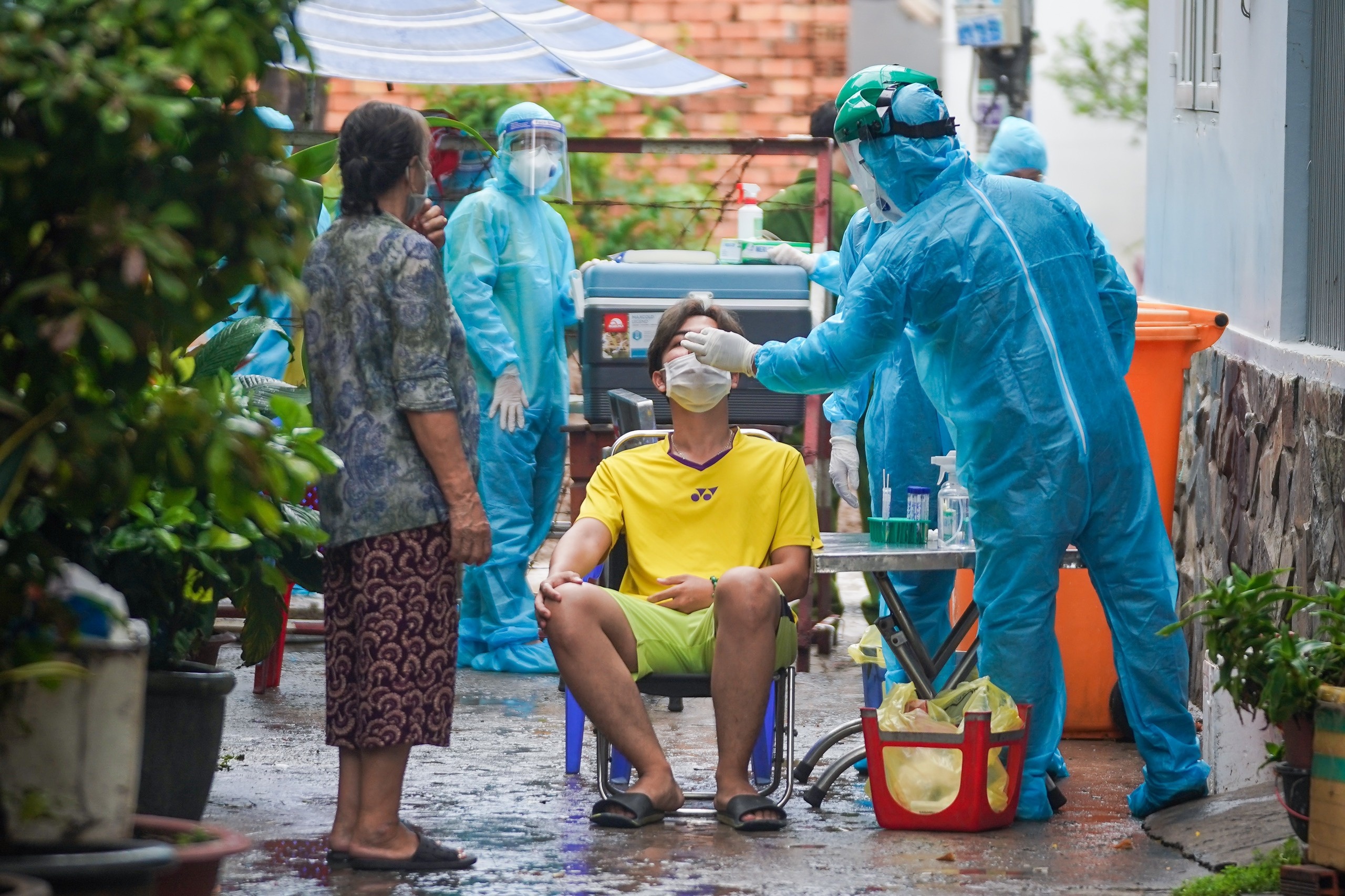 Lay mau toan bo dan xung quanh o dich Hoi thanh Phuc Hung o TP.HCM hinh anh