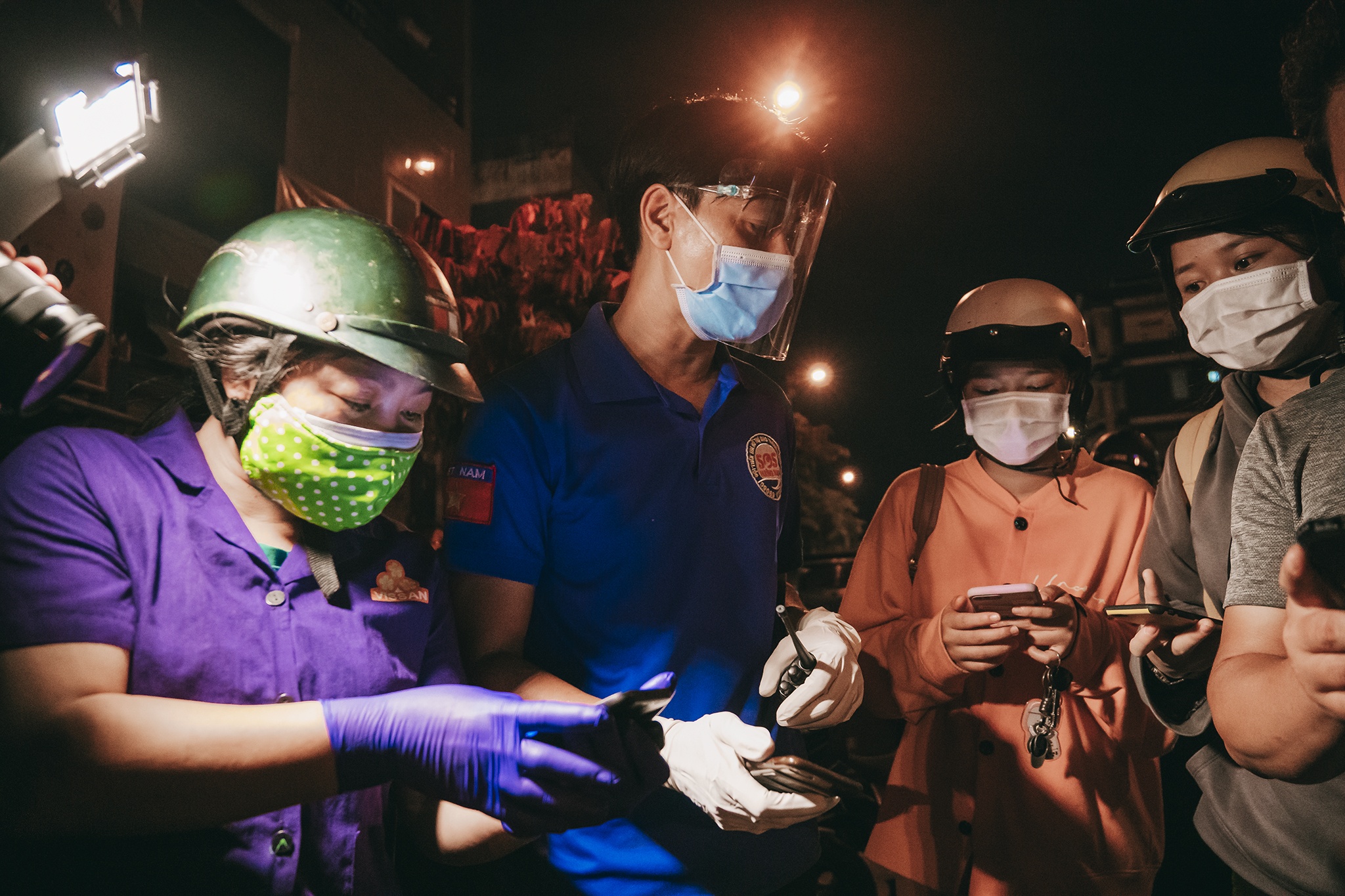 Nguoi dan Go Vap bo ngo khi lenh cach ly bat dau ap dung hinh anh