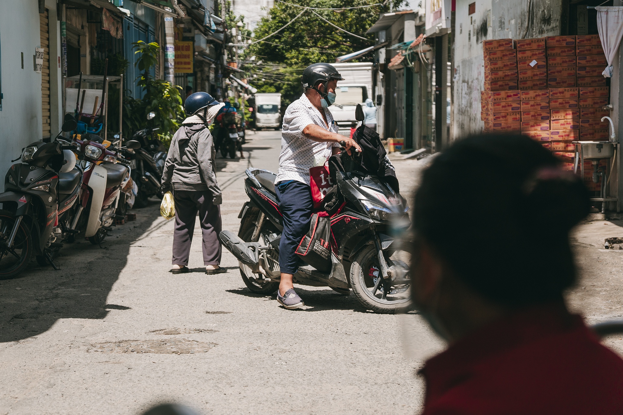 Quay dau xe khi gap chot kiem soat dich trong hem o Go Vap hinh anh