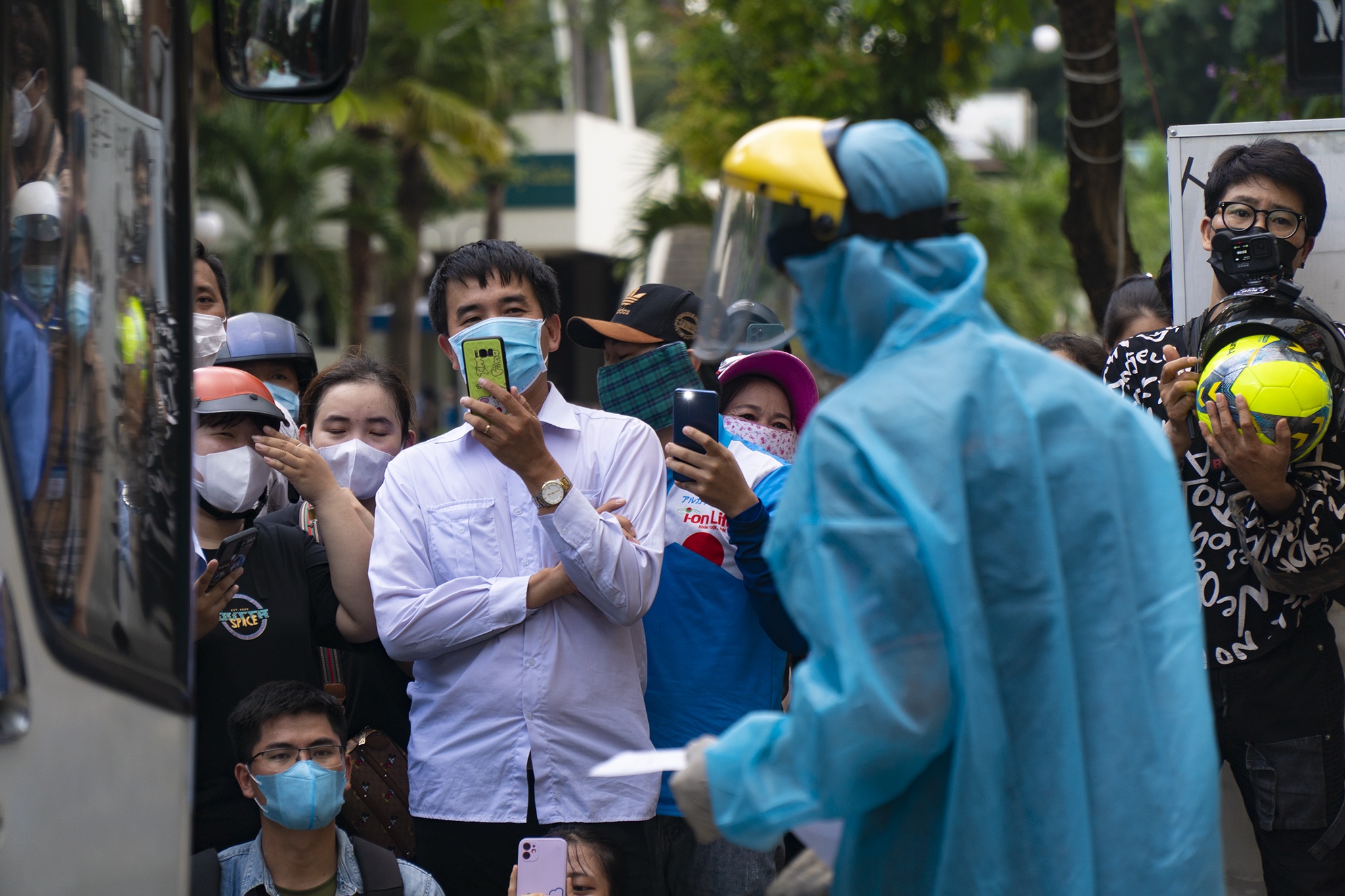 Nguoi ham mo don tuyen Viet Nam tai khach san hinh anh