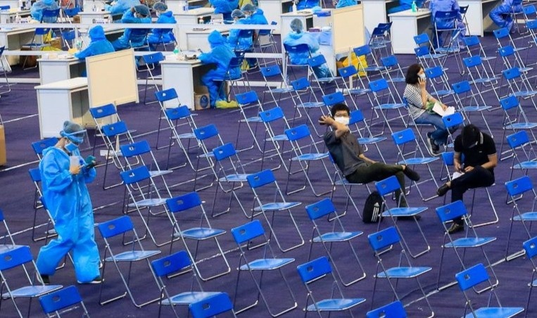 Canh doi lap o nha thi dau Phu Tho so voi 2 ngay truoc hinh anh