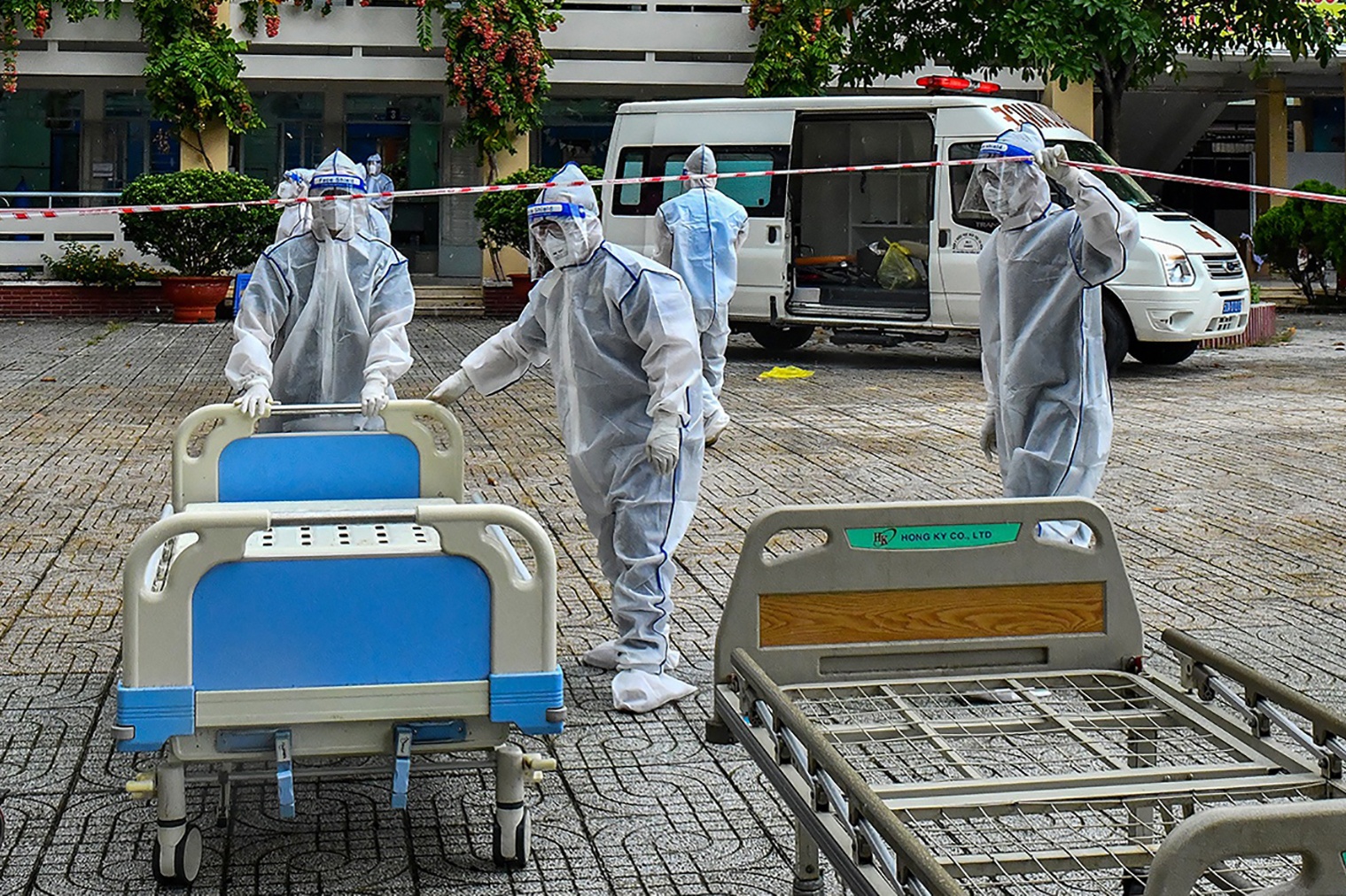 Ben trong benh vien da chien dau tien cua quan Phu Nhuan hinh anh