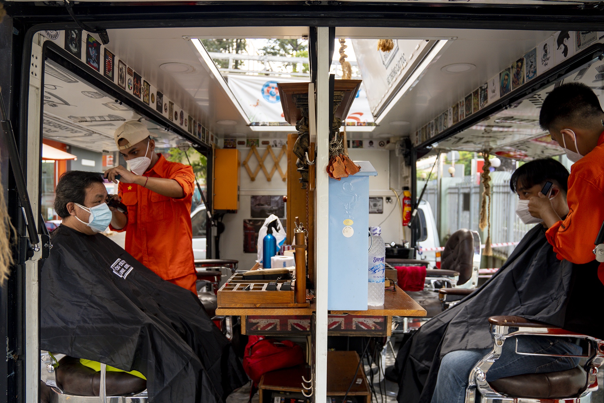 Xe cat toc toi tan san benh vien de phuc vu y, bac si o TP.HCM hinh anh