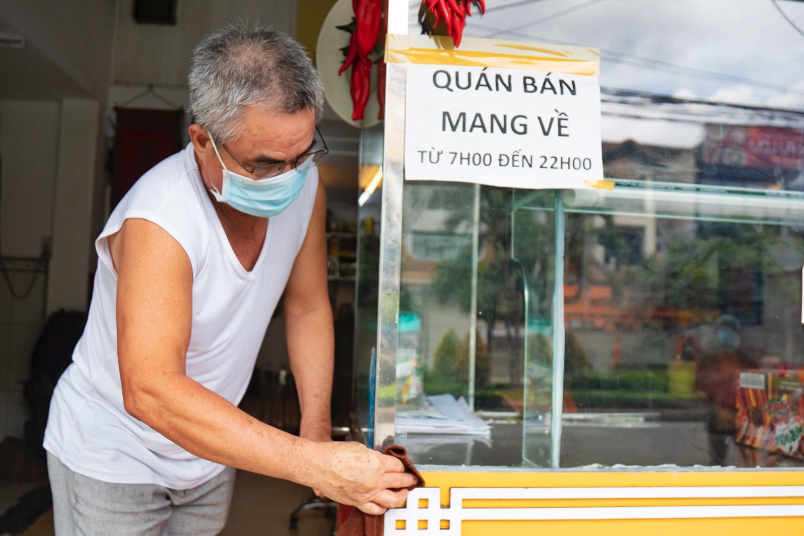 Lo lang ve gia nguyen lieu, chu quan o TP.HCM chua muon mo cua hinh anh