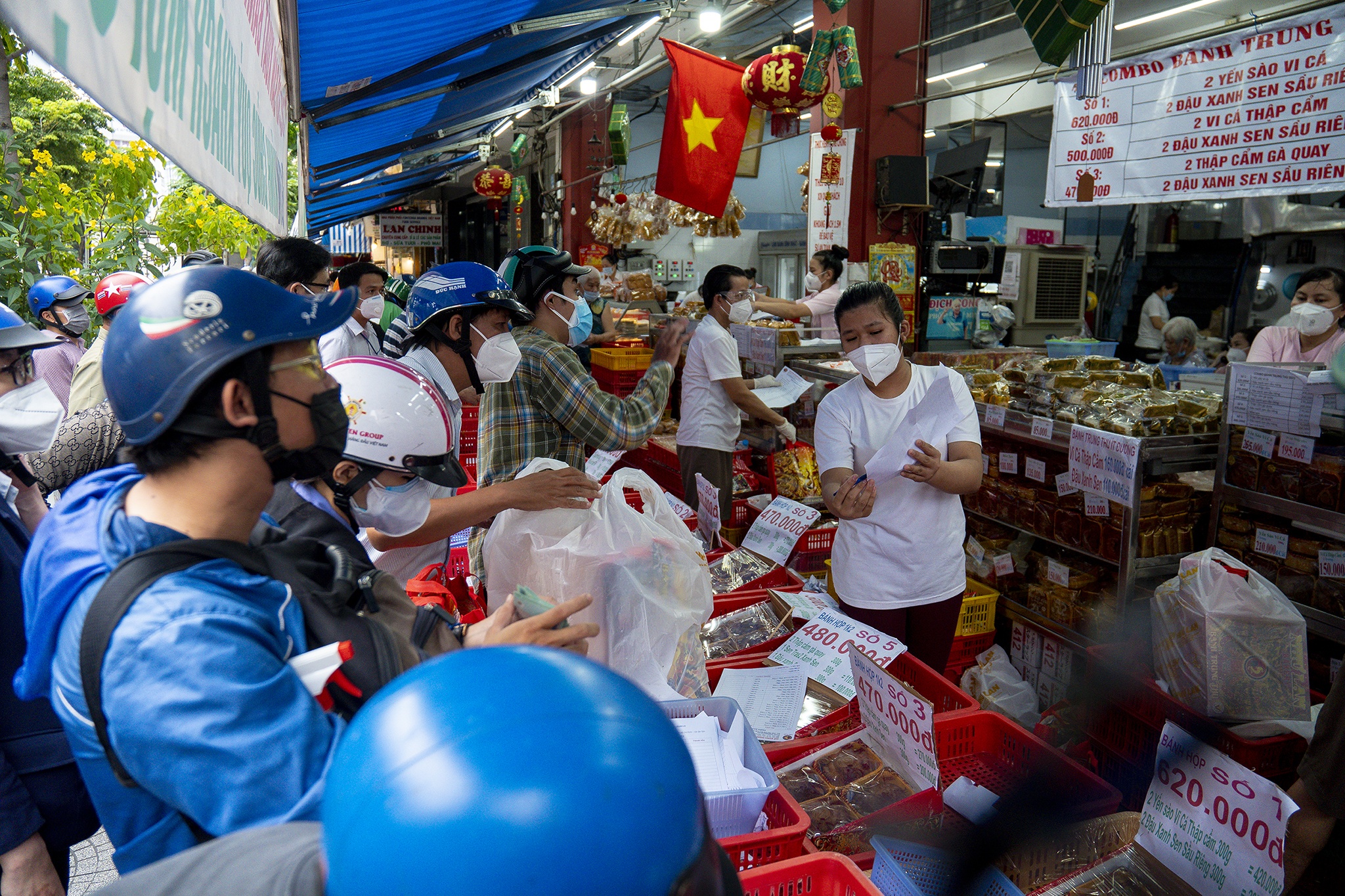 Chi hon 11 trieu dong mua banh Trung thu o TP.HCM hinh anh