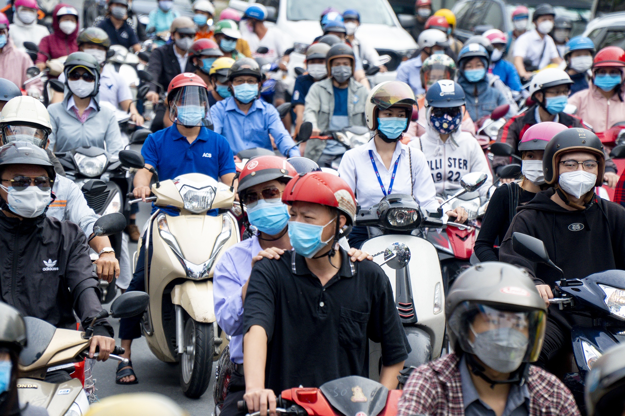 TP.HCM nhon nhip sang dau tuan hinh anh