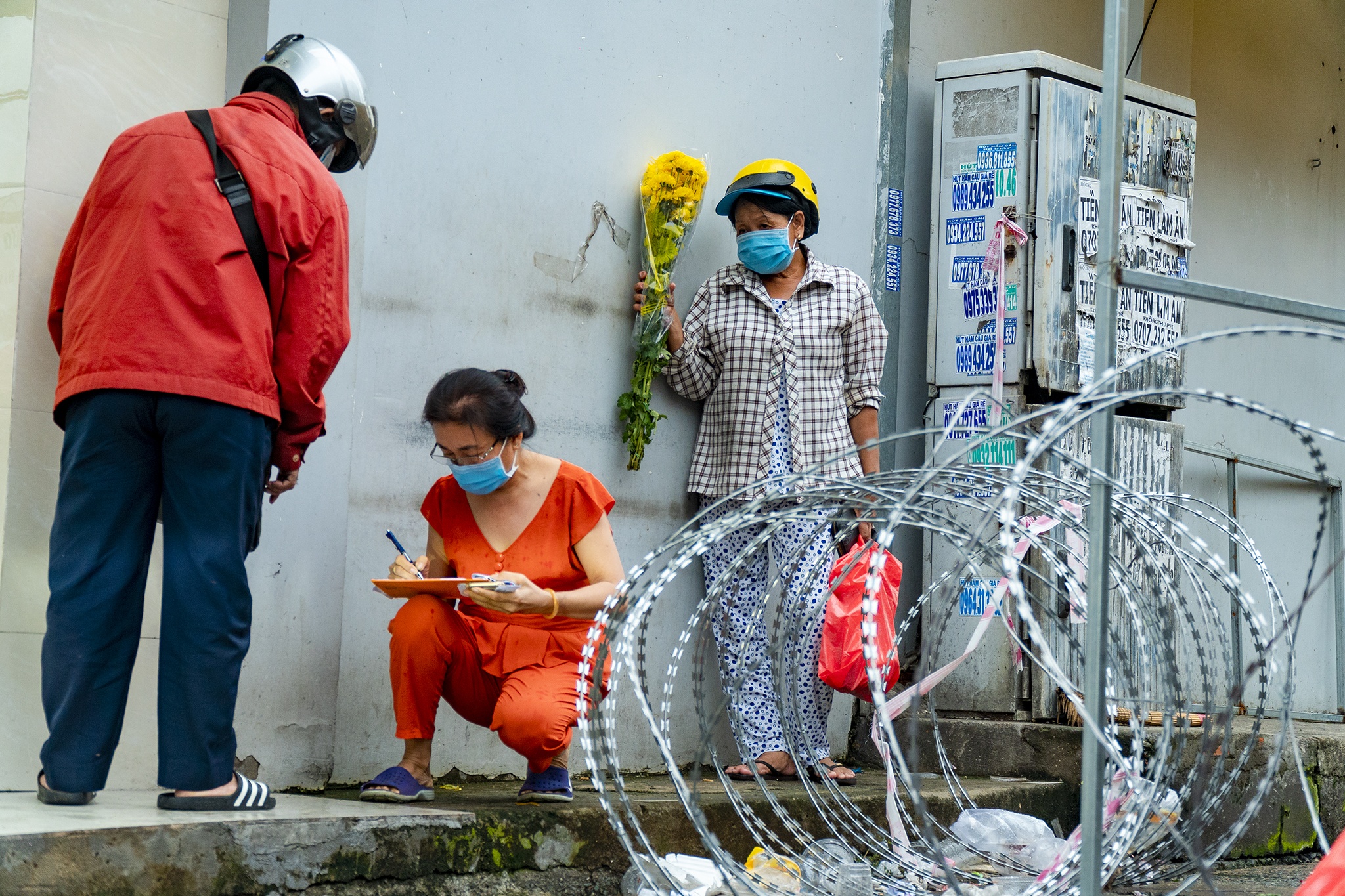 Nhieu rao chan o TP Thu Duc chua duoc thao go hinh anh