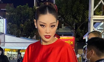 Hoa hau Khanh Van dien o Tuan le Thoi trang Viet Nam hinh anh