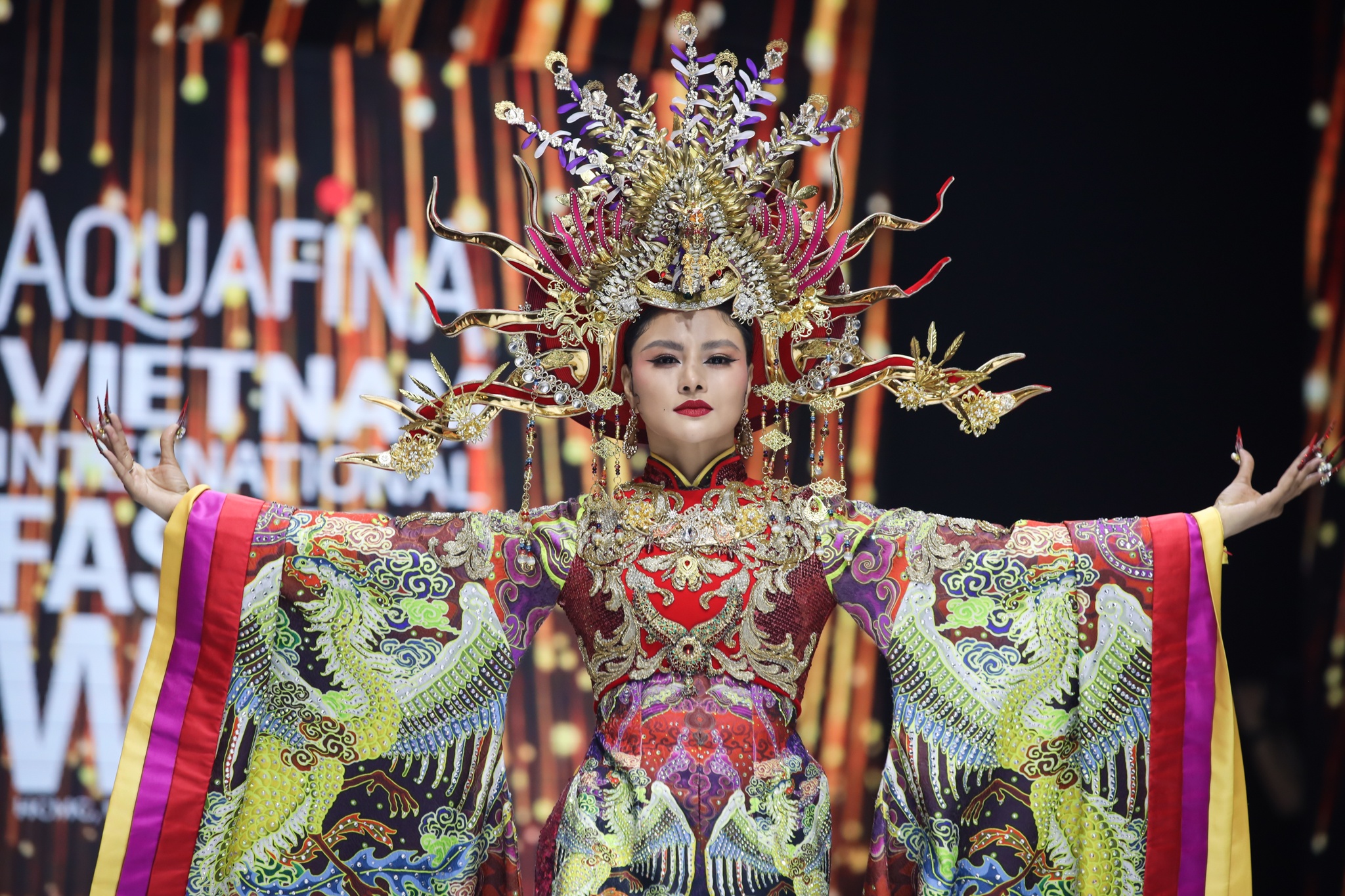 Dan hoa hau trinh dien trong giai dieu cai luong tuong co hinh anh