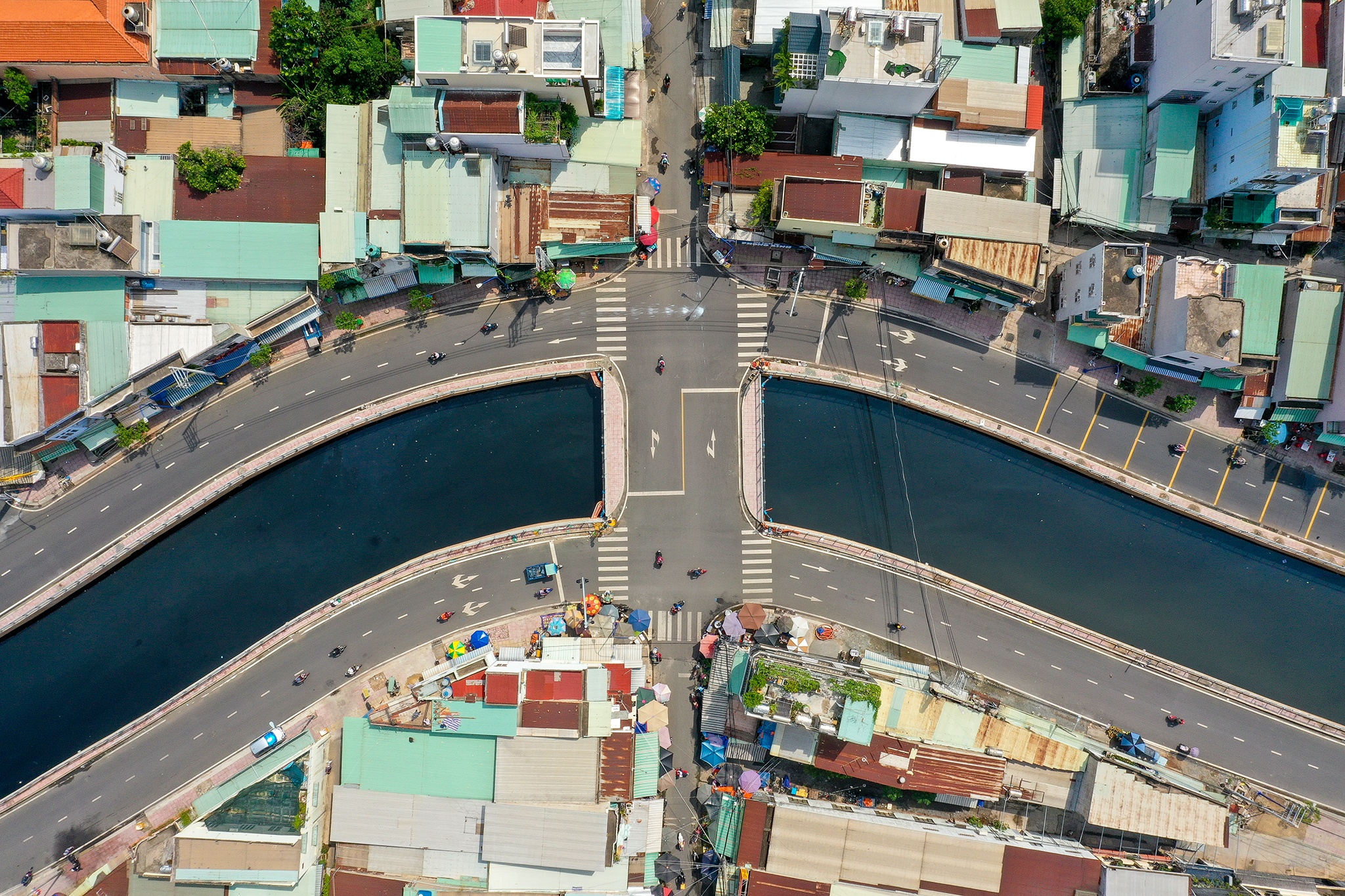 Kenh Nuoc Den o TP.HCM 'hoi sinh' sau 2 nam cai tao hinh anh