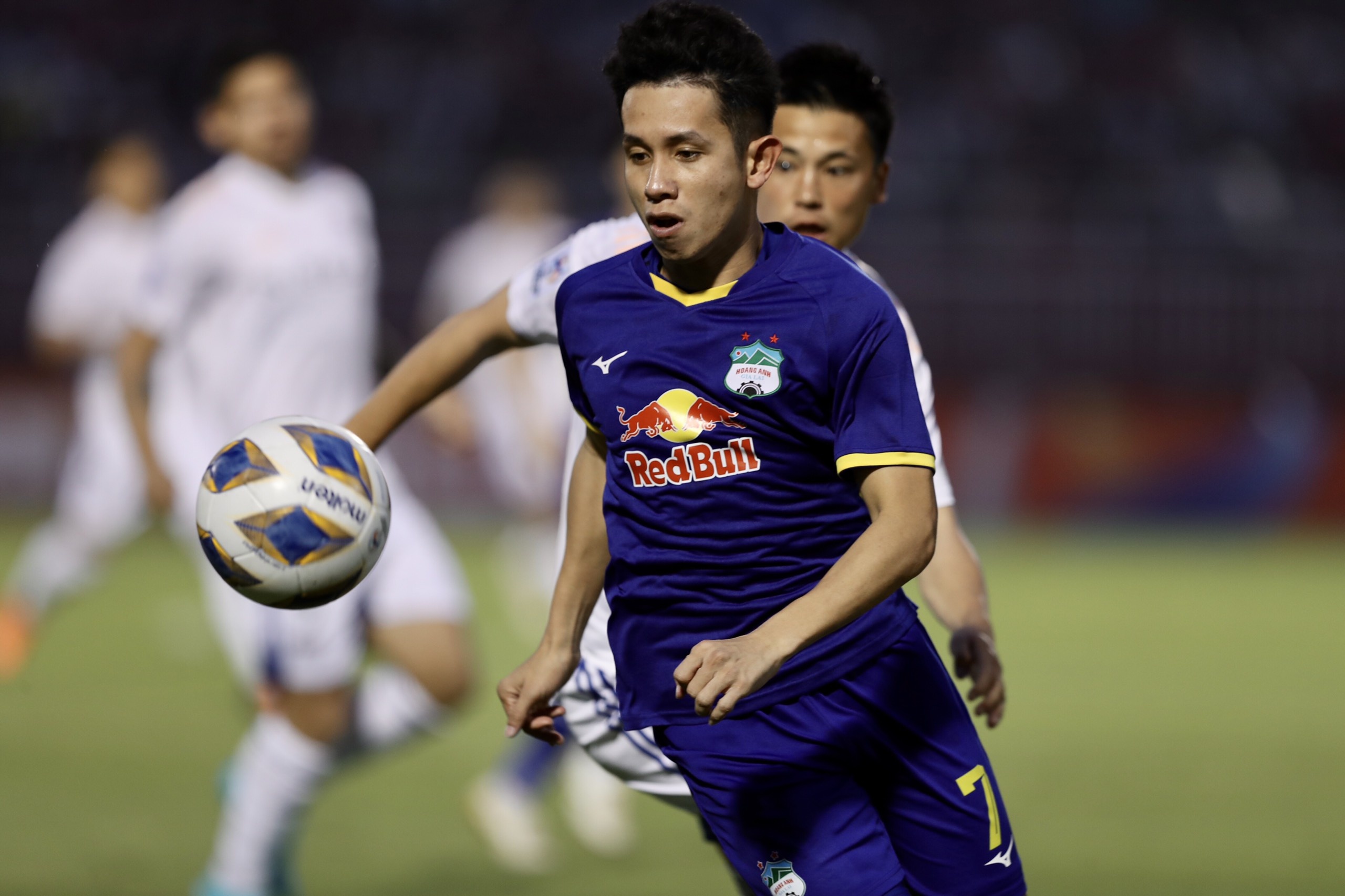 HLV Kiatisuk chuan bi san phuong an de dau Sydney FC hinh anh