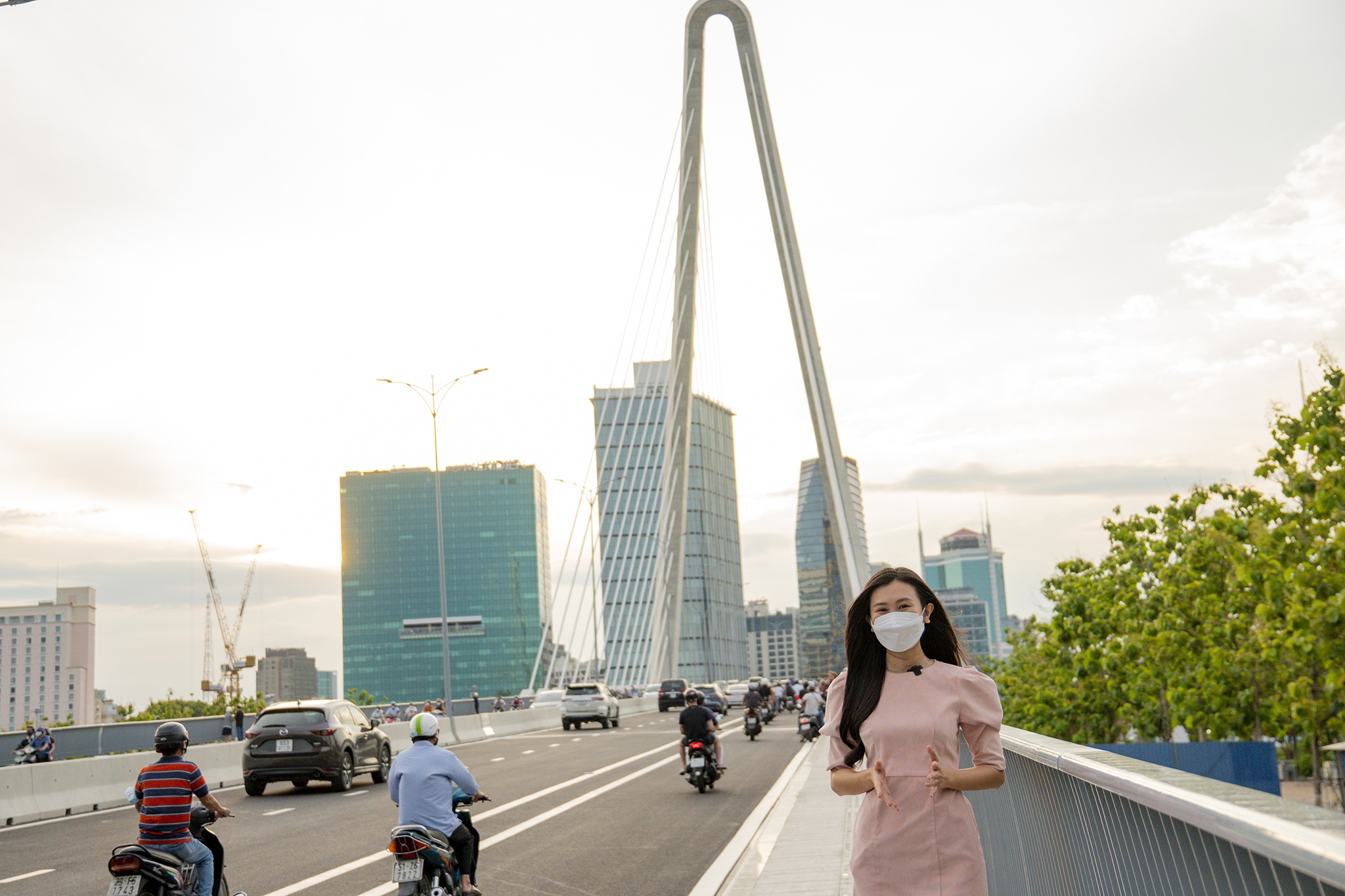 Trai nghiem lan dau qua cau Thu Thiem 2: Di chuyen chua den 5 phut hinh anh