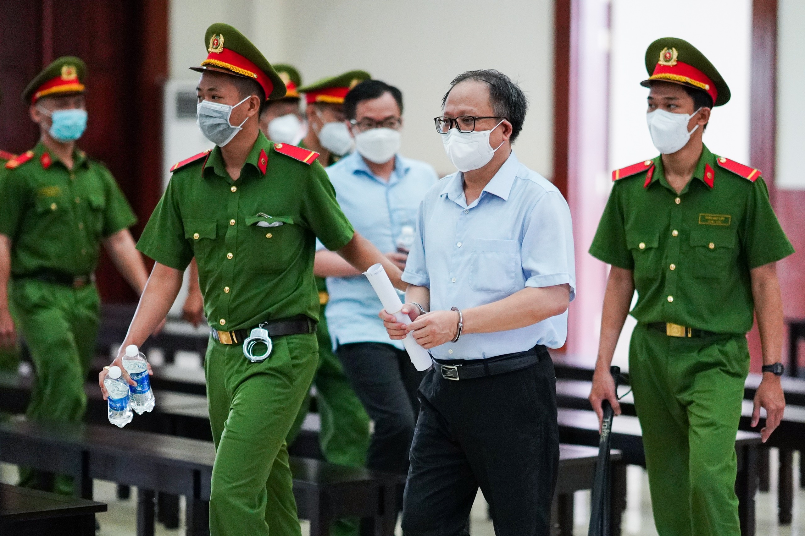 Bi cao trong phien xu ong Tat Thanh Cang vang mat vi mac Covid-19 hinh anh