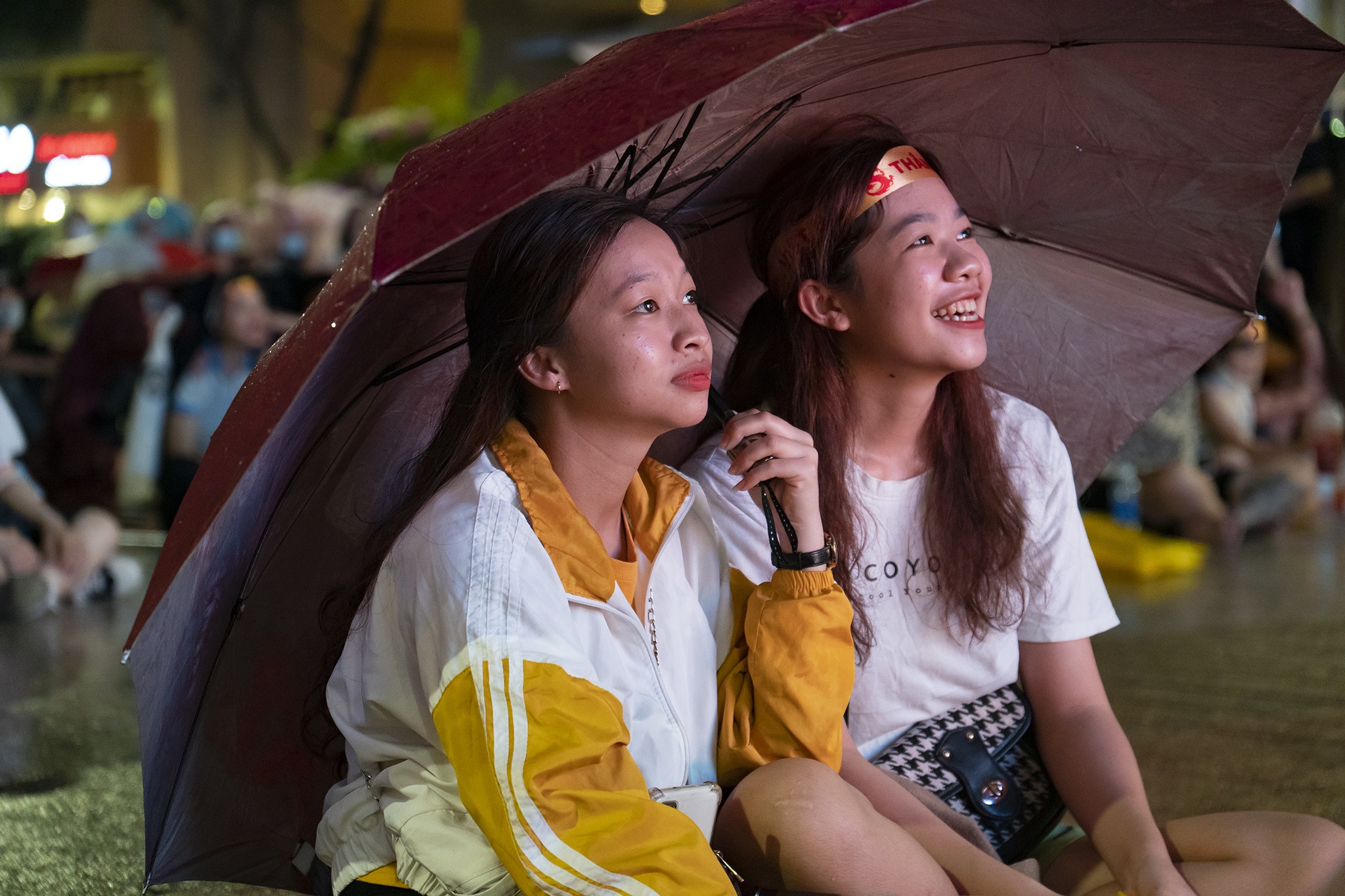 CDV TP.HCM doi mua an mung chien thang cua U23 Viet Nam hinh anh