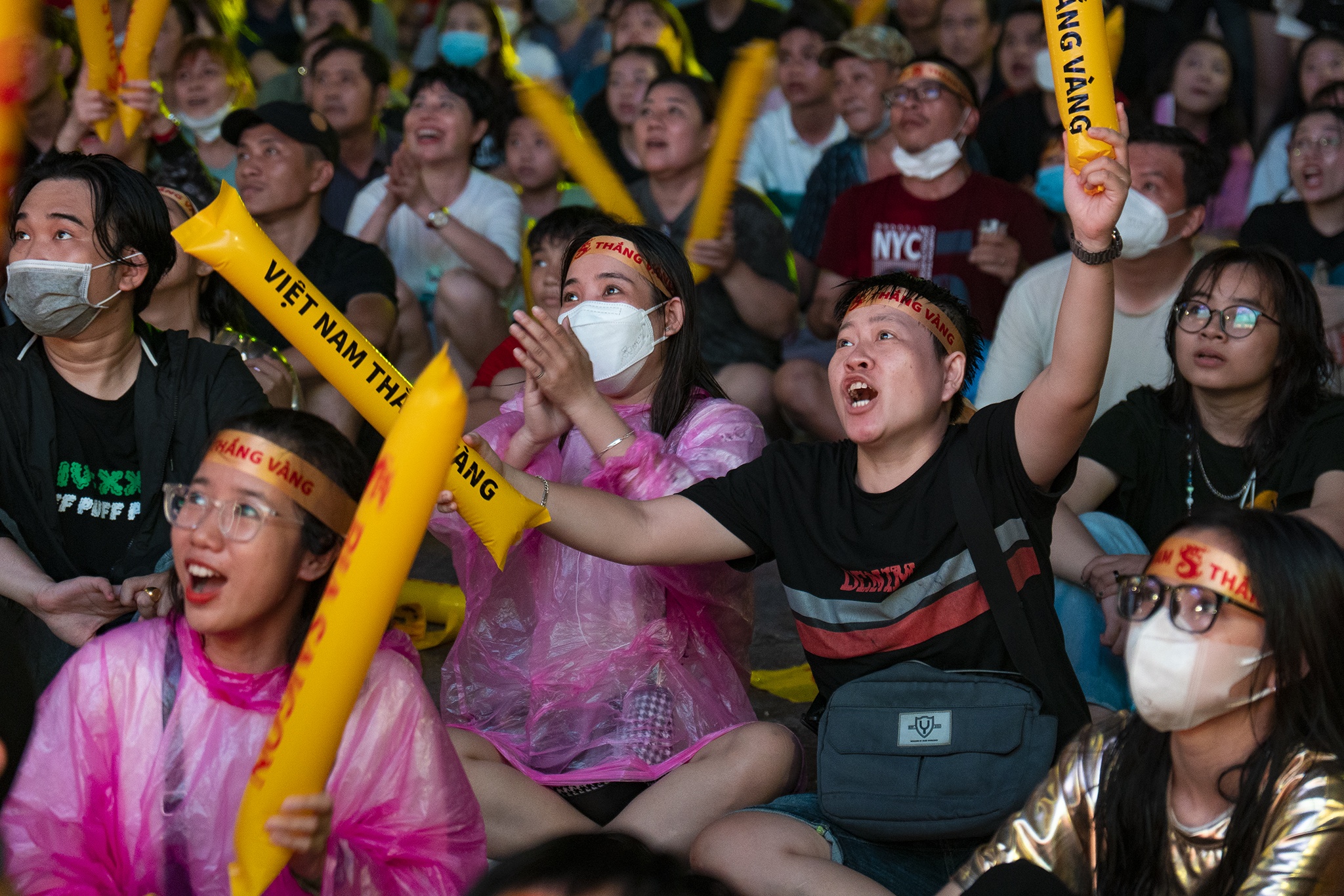 90 phut cam xuc cua CDV o pho di bo Nguyen Hue hinh anh