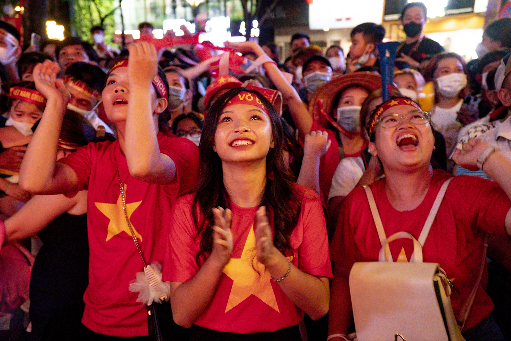 Khoanh khac bung no cua CDV sau khi Nham Manh Dung ghi ban hinh anh