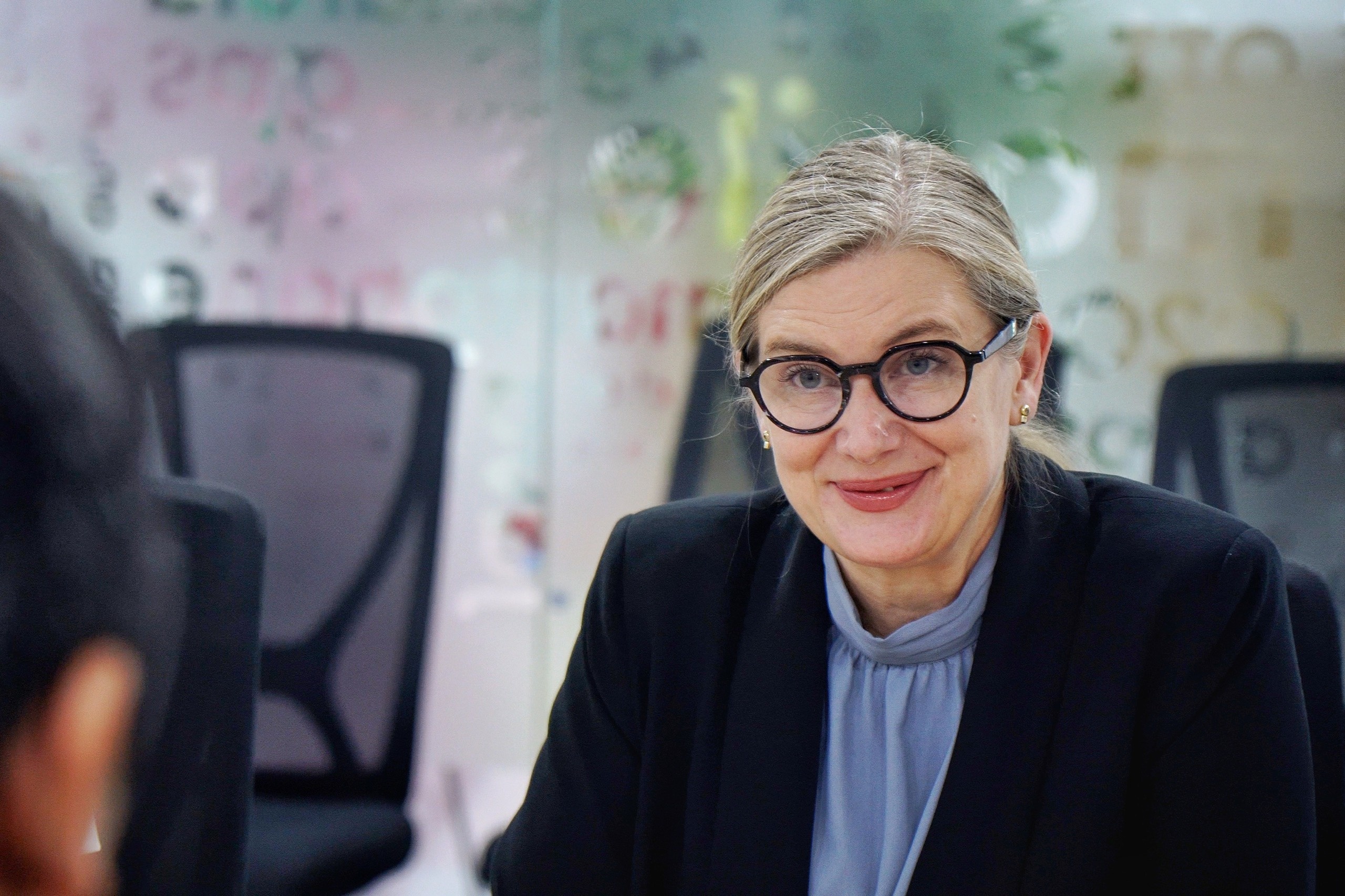 Dai su Thuy Dien den tham toa soan Zing News hinh anh