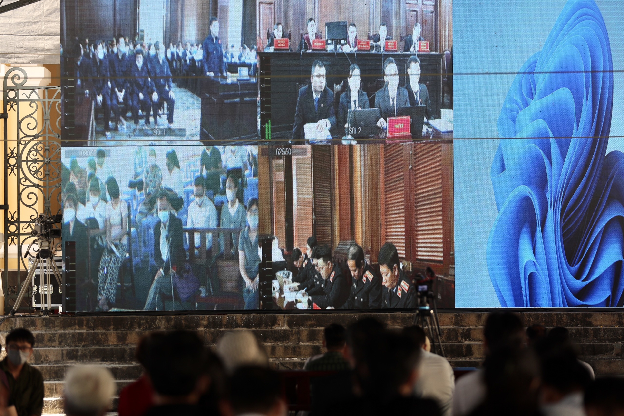 Bi hai vu Alibaba theo doi phien xu qua man hinh LED hinh anh