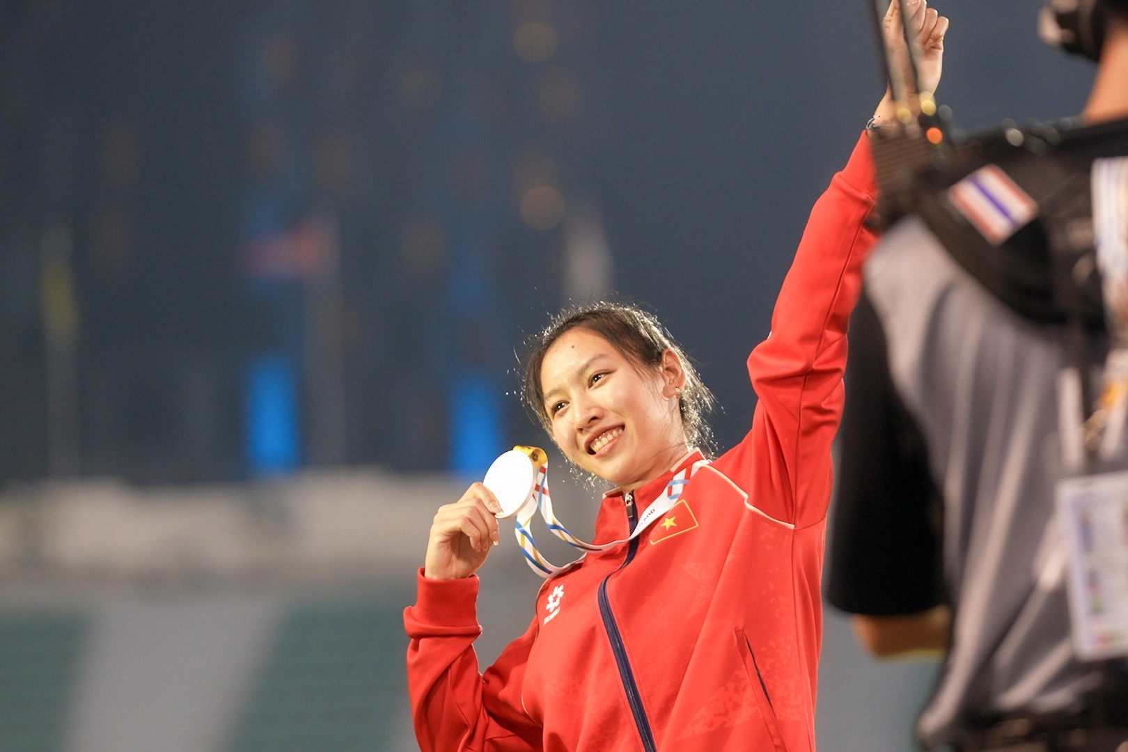 Khoanh khac Cam Tu gianh HCB SEA Games, pha ky luc quoc gia hinh anh