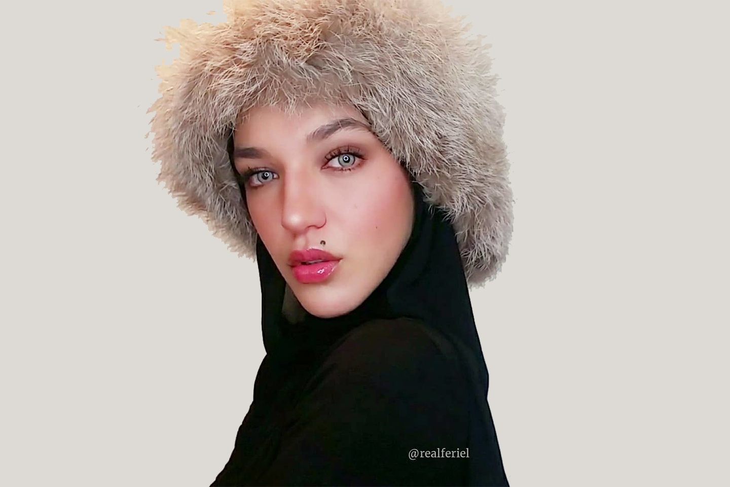 Feriel Moulai - my nhan tuyet sac dai dien cho net dep Hoi giao hinh anh