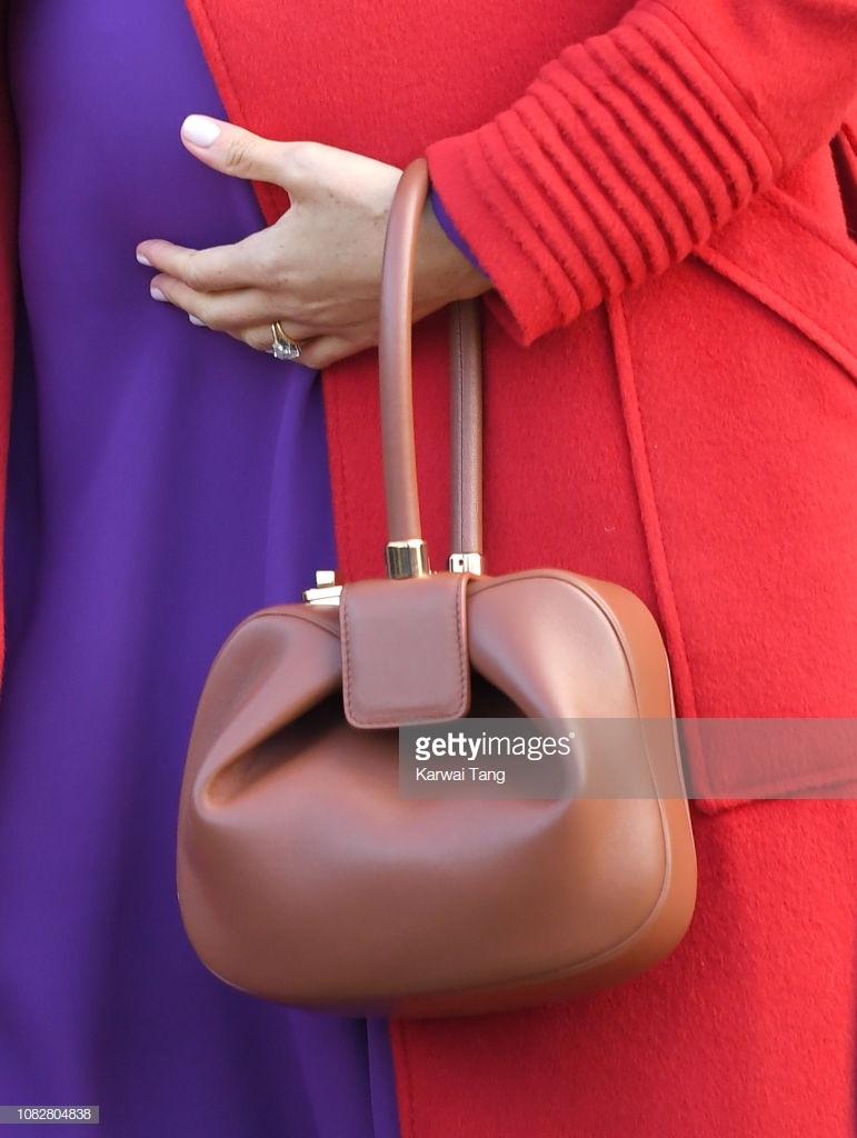 túi xách của Meghan Markle  ảnh 3 tui xach cua Meghan Markle anh 3