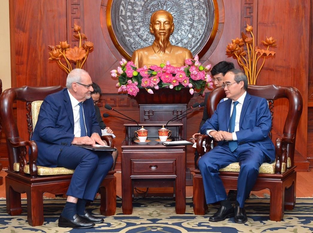 Bi thu Nguyen Thien Nhan  IFC anh 1