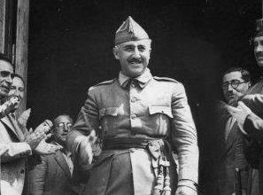 Tay Ban Nha khai quat mo nha doc tai Franco hinh anh