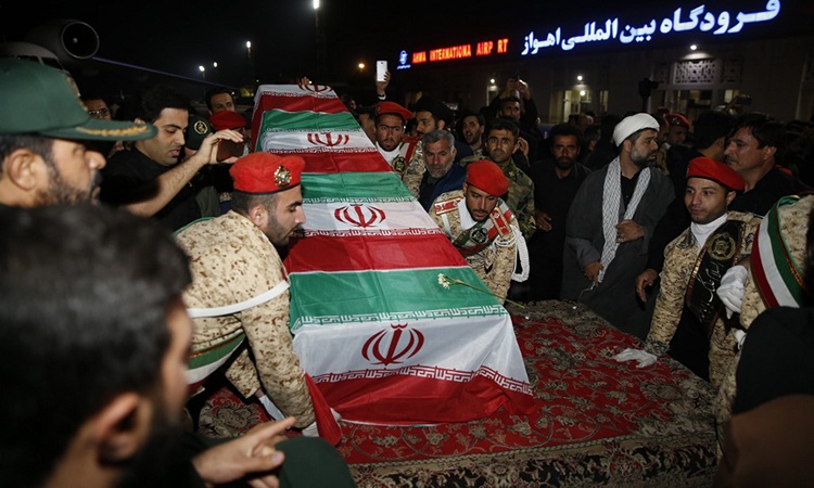 Thi the cua tu lenh Soleimani bi My am sat ve toi Iran hinh anh