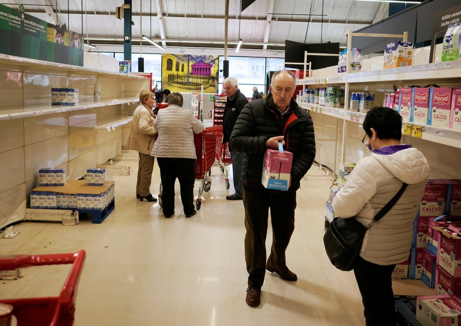 Tay Ban Nha them 1.500 ca nhiem, tro thanh tam dich so 2 o chau Au hinh anh