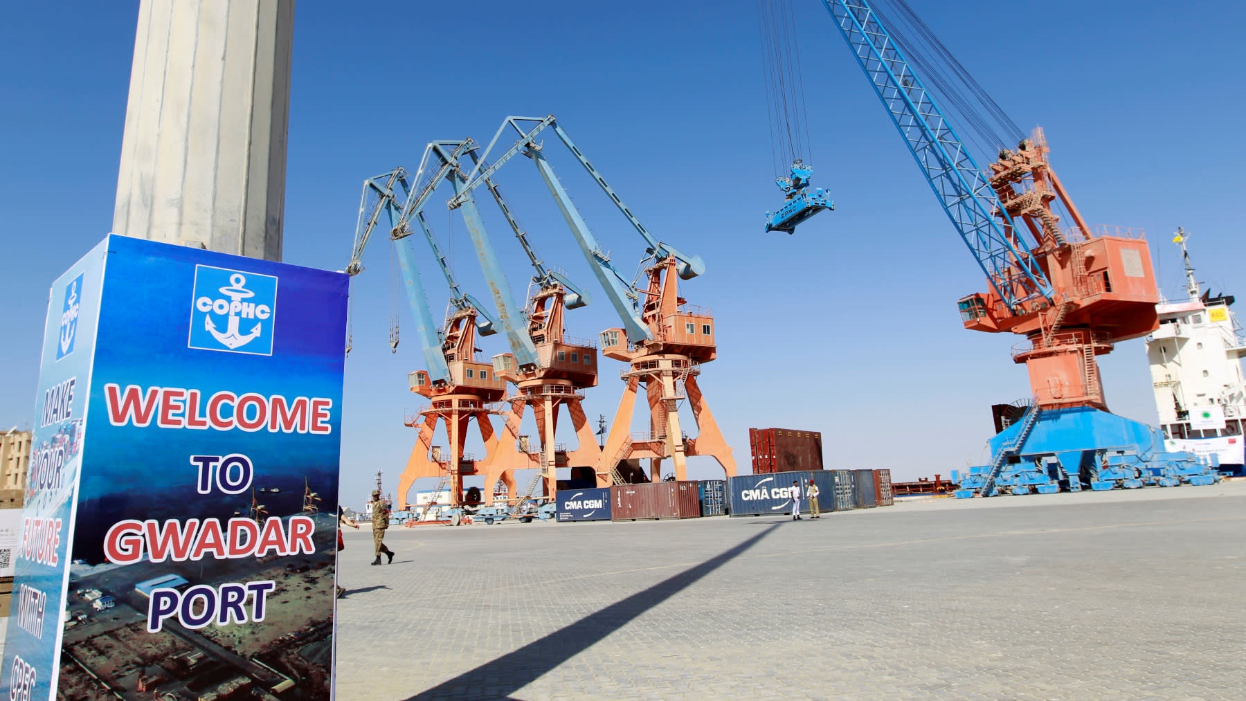 'Huawei nganh xay dung' Trung Quoc bi trung phat vi van de Bien Dong hinh anh