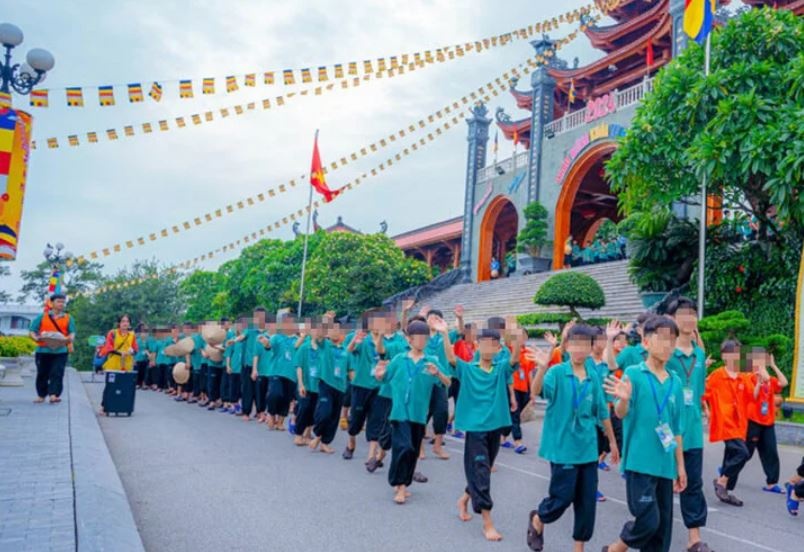 Chua Ba Vang tam hoan to chuc cac khoa tu mua he hinh anh