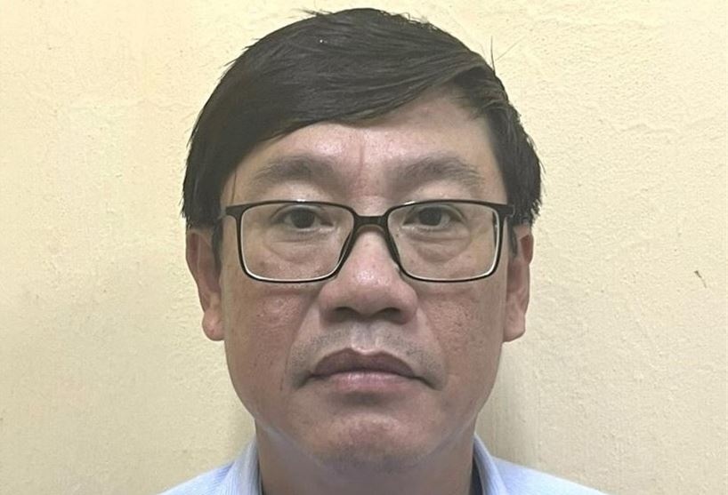 Tam dinh chi chuc vu Chu tich UBND huyen Phu Quy hinh anh