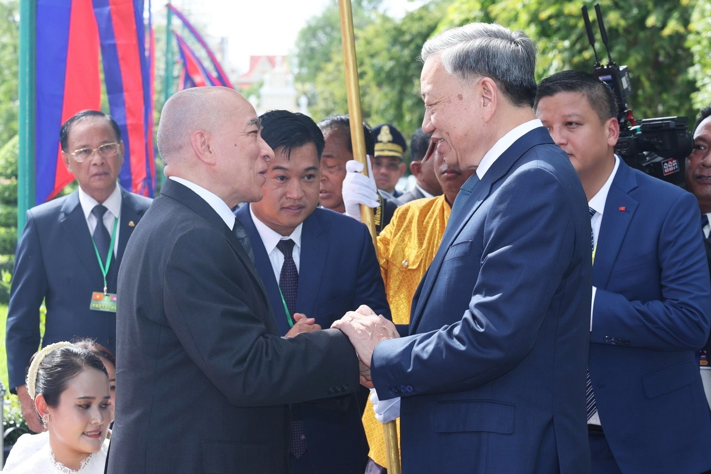 Quoc vuong Campuchia chu tri le don chinh thuc Chu tich nuoc To Lam hinh anh