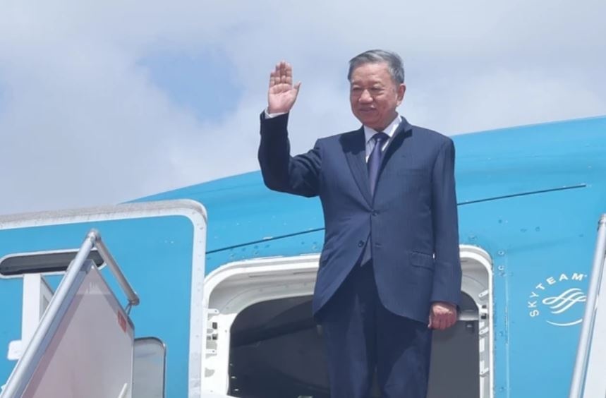 Chu tich nuoc To Lam den Phnom Penh, bat dau tham Campuchia hinh anh