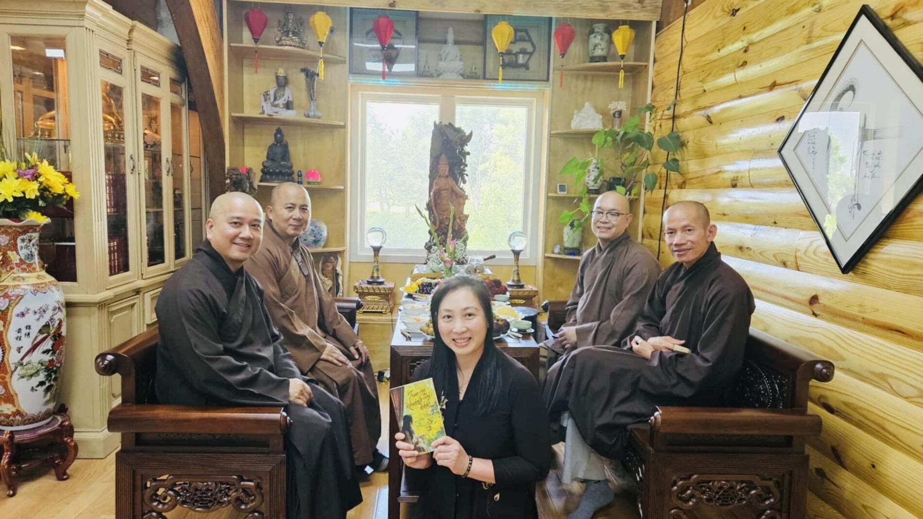 Nu Phat tu viet ve cach vuc day long minh truoc gio giong hinh anh