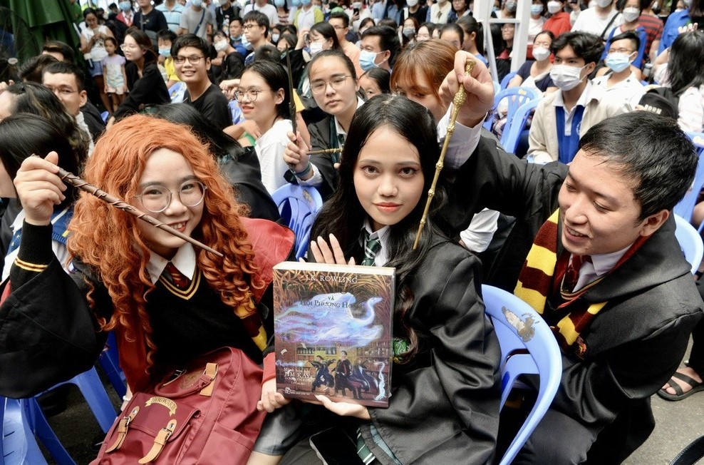 Khoi goi hung thu doc sach, truyen hinh anh