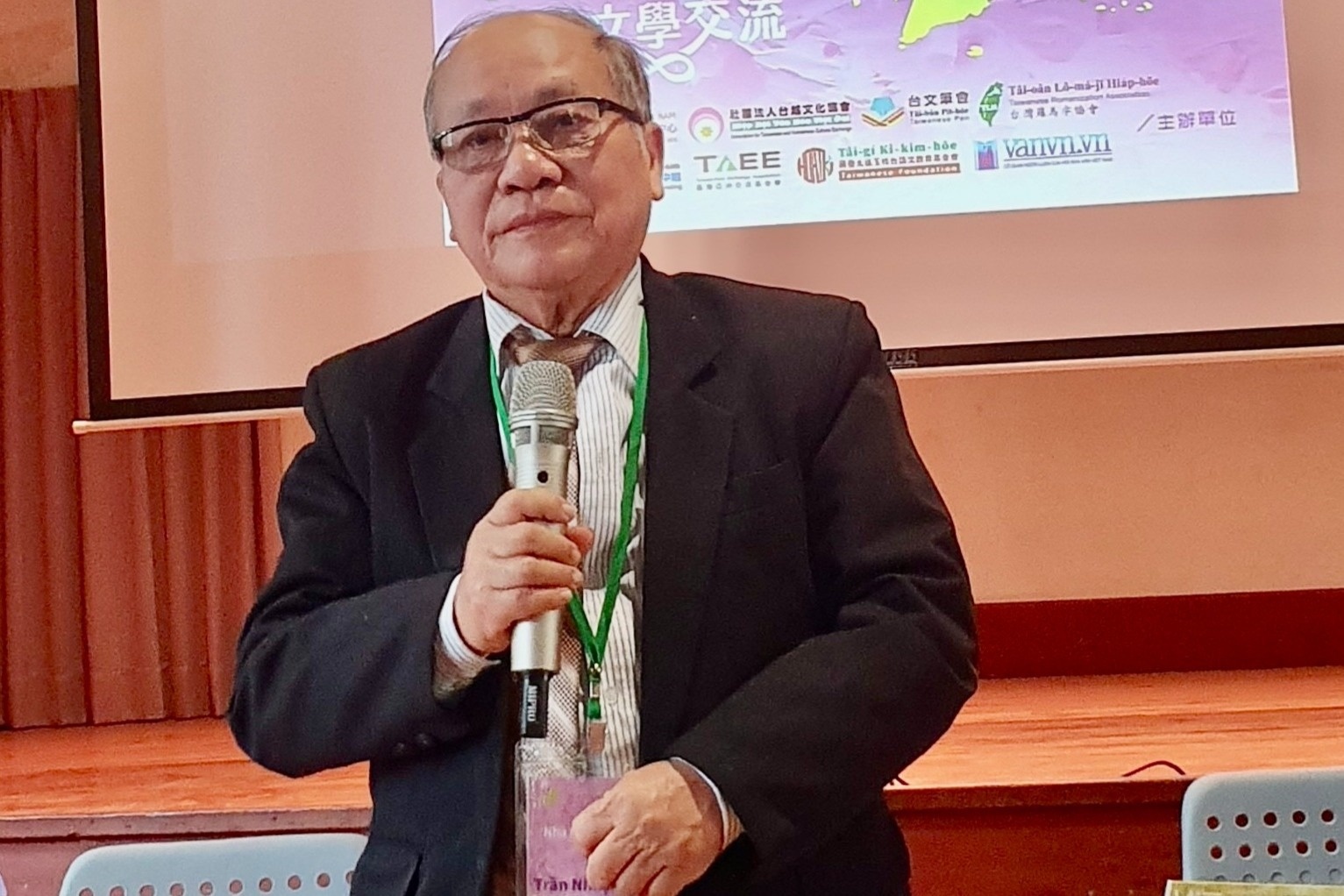 'Cai ac vo vai cai thien / Ca hai cung cuoi di ve tuong lai...' hinh anh