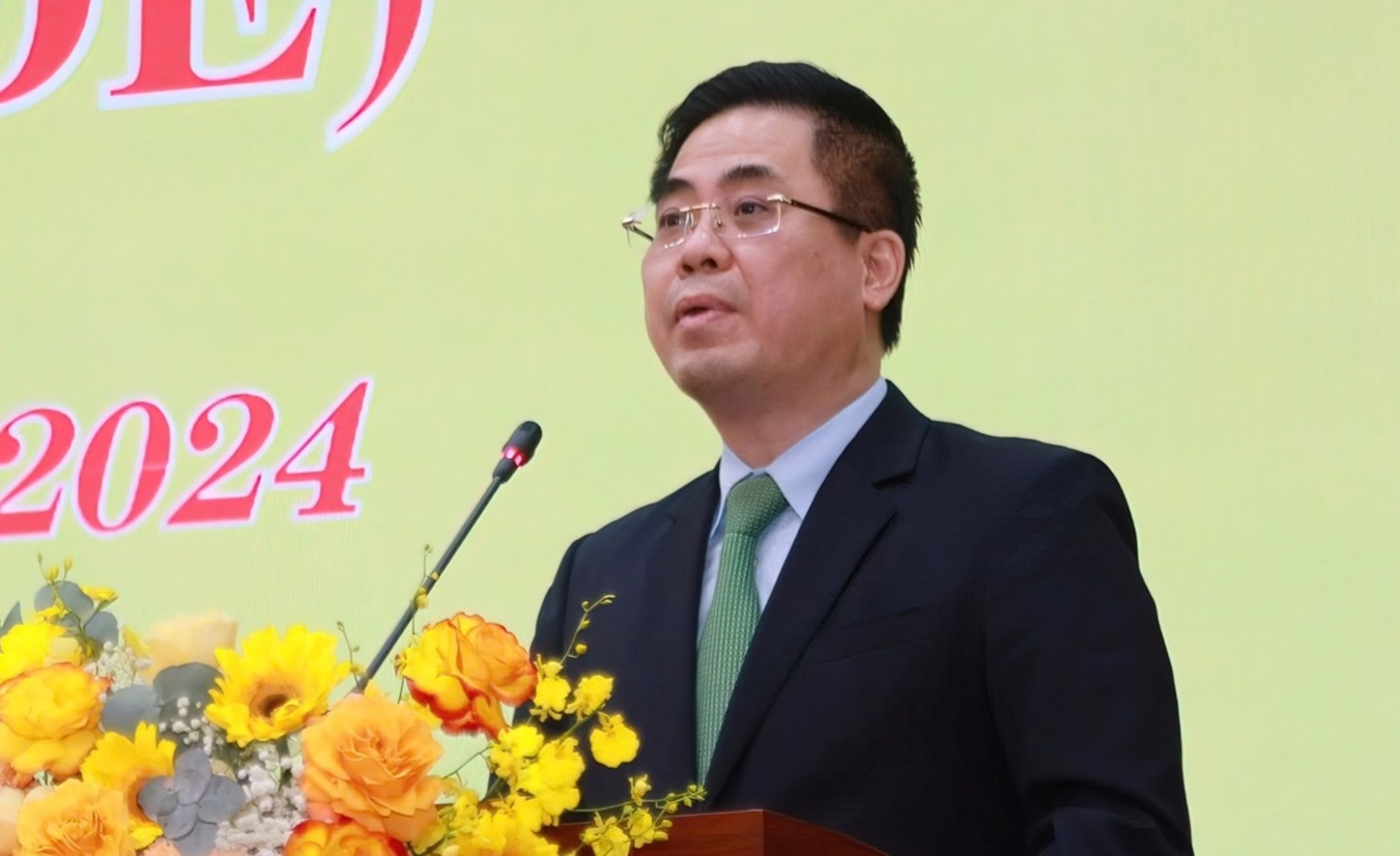 Ong Nguyen Hoang Giang lam Chu tich UBND tinh Quang Ngai hinh anh