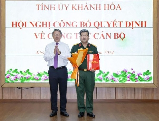 Quyet dinh cua Ban Bi thu TW Dang ve cong tac can bo tai Khanh Hoa hinh anh