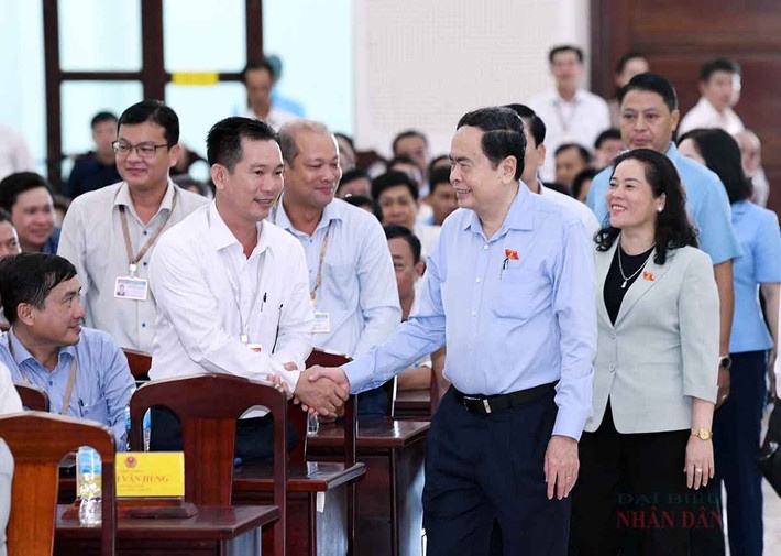 Chu tich Quoc hoi tiep xuc cu tri tai thanh pho Nga Bay, Hau Giang hinh anh