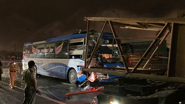 Xe giuong nam nat dau anh 2