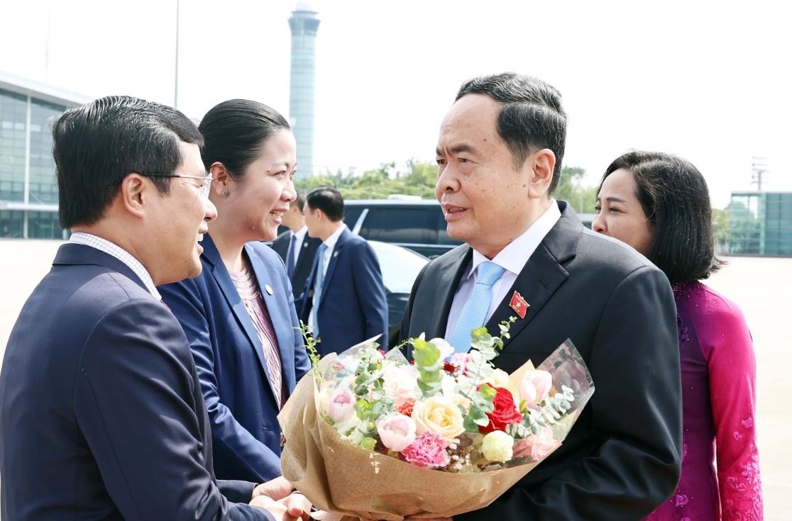 Chu tich Quoc hoi len duong tham Lao va du Dai hoi dong AIPA-45 hinh anh