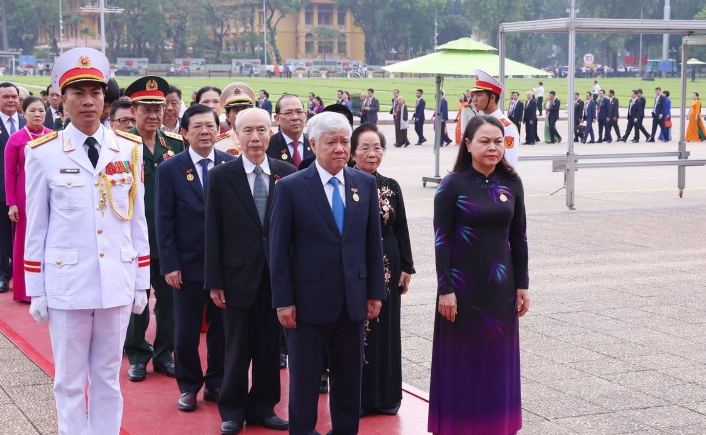 Doan dai bieu du Dai hoi Mat tran To quoc Viet Nam vao Lang vieng Bac hinh anh