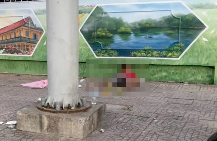 Nguoi dan ong tu vong bat thuong truoc ben xe Mien Tay hinh anh