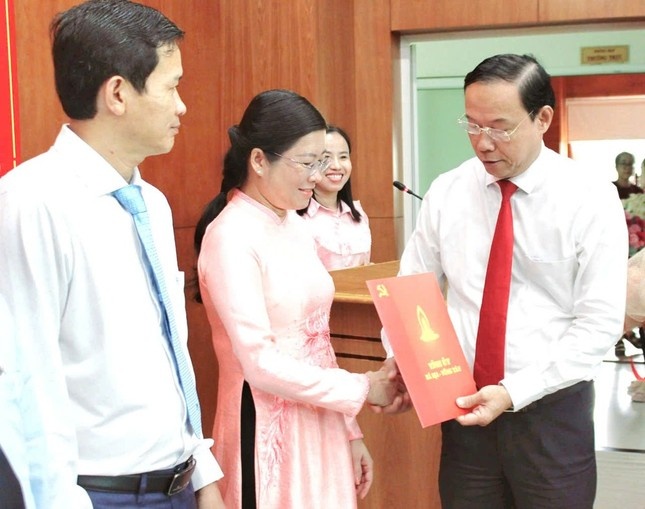 Dieu dong nhan su anh 2