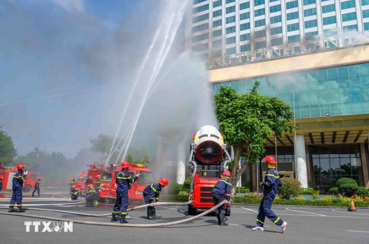 TP.HCM,  truc thang chua chay anh 2