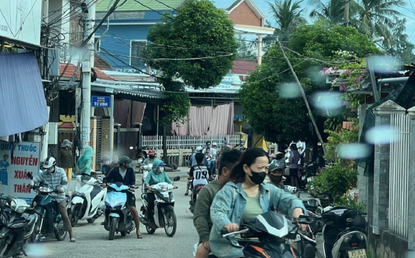 Hai vo chong o Hue thuong vong nghi do dung xang tu thieu hinh anh